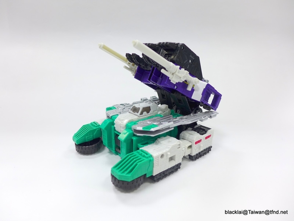 Generations Titans Return Sixshot   In Hand Photos Of Wave 3 Leader Class Figure  (38 of 89)